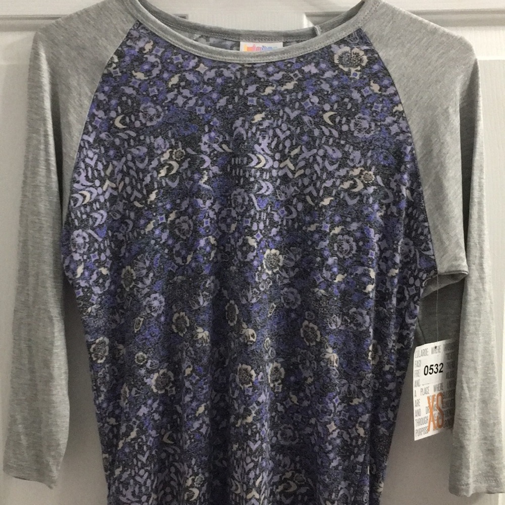 🎉💕BEAUTIFUL BNWT LULAROE XS RANDY TOP💕🎉